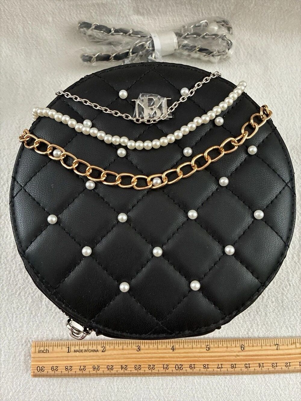 BADGLEY MISCHKA Round Diamond Quilted Crossbody with Pearls NWT - Picture 3 of 10
